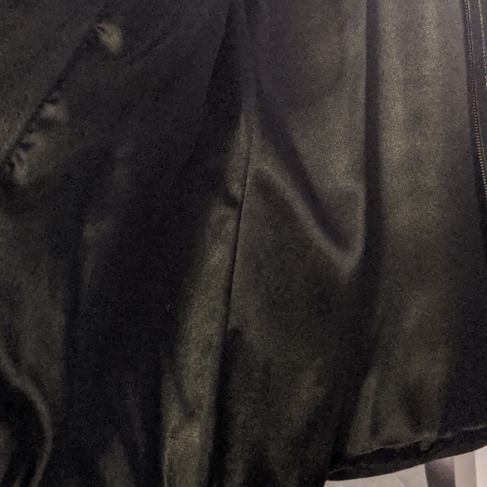 Ladies Leather Jacket - Picture 4 of 5